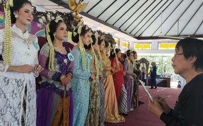 Digandrungi Masyarakat, LKP Canggih Pamerkan Riasan Ala Sunda