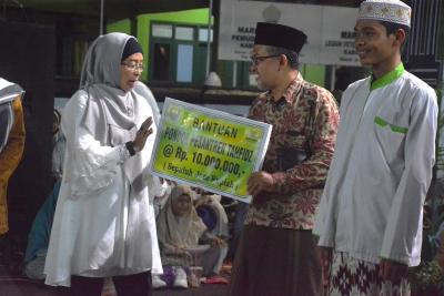 BERIKAN BANTUAN PONPES