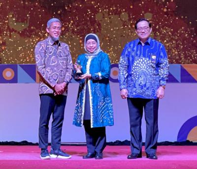Pj Bupati Batang Raih Penghargaan Gubernur Jateng Award 2023