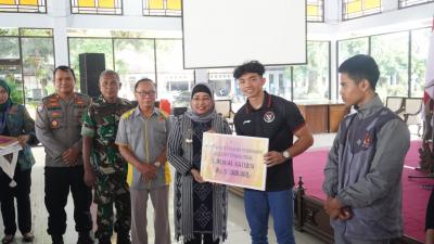 KONI Batang Beri Bonus Kepada Atlet Yang Berprestasi di Porprov XVI Jateng