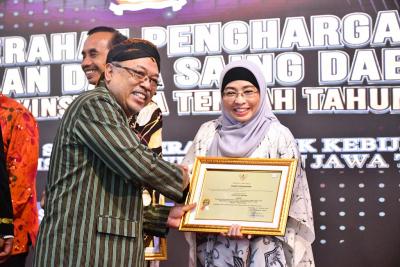 Pj Bupati Batang Kembali Lagi Raih Penghargaan