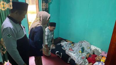 Pj Bupati Batang Sigap Berikan Bantuan Kepada Warga Pengidap Penyakit Kanker Serviks