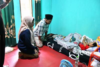 kunjungi-warga-sakit