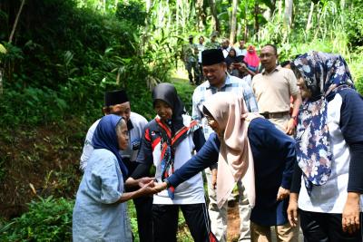 kunjungi-warga-tidak-mampu