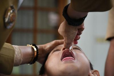 berikan-imunisasi-polio