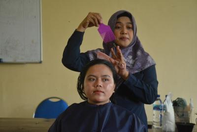 praktikkan-rias-rambut