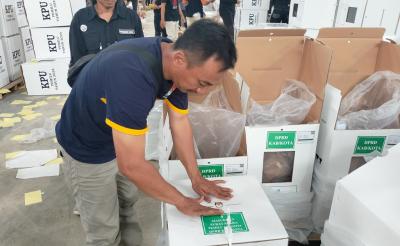 PENGEPAKAN SURAT SUARA