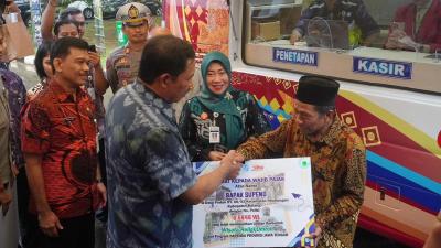 Tingkatkan Pendapatan Daerah, Pempov Jateng Berikan Mobil Samsat Keliling