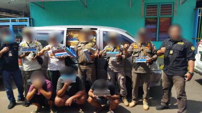 Bawa Ratusan Ribu Batang Rokok Ilegal, 2 Minibus Diamankan Satpol PP Batang