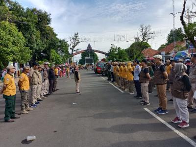 Peserta Pemilu Tak Lepas APK di Masa Tenang, KPU Batang Paksa Lakukan Pembersihan