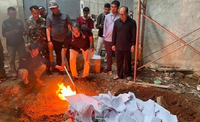 BAKAR SURAT SUARA RUSAK 