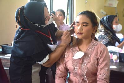 UJI KOMPETENSI KECANTIKAN