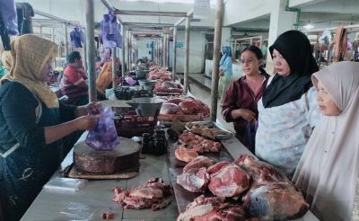Harga Daging di Batang Masih Stabil