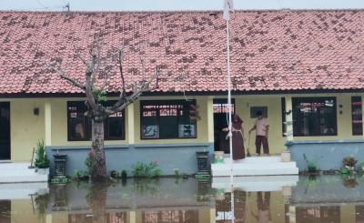 Dua SD Tergenang Air, Disdikbud Batang Sarankan Daring