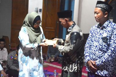 berikan-santunan-takmir-masjid