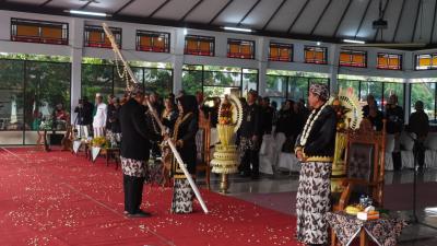 Kirab Budaya Ramaikan HUT Ke-58 Kabupaten Batang