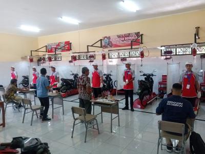 SMKN 1 Kandeman Tuan Rumah Lomba IT dan Mekanik