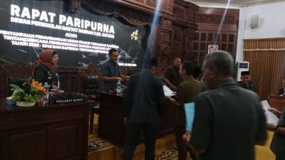 7 Fraksi Sampaikan Pandangan Umum Raperda