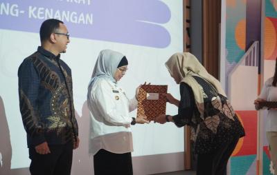 serahkan-sertifikat-program-magang-gemilang