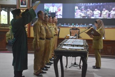 lantik-6-pejabat-eselon-ii