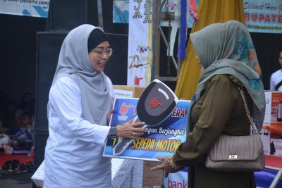 berikan-hadiah-motor