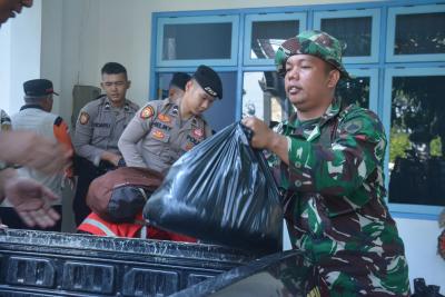 PENDISTRIBUSIAN BANTUAN SEMBAKO