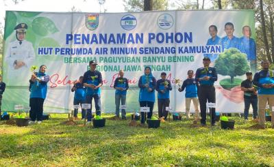 HUT Ke-31, PUDAM Sendang Kamulyan Batang Lestarikan Dengan Tanam Pohon
