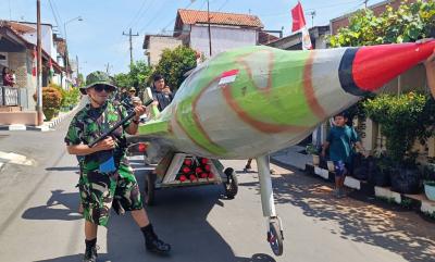 Megahnya Replika Pesawat Tempur, Wujud Kebhinnekaan Sambong Kebon