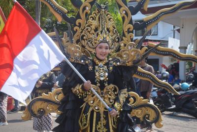 Pawai Pembangunan, Batang Usung Ragam Kostum Edukatif