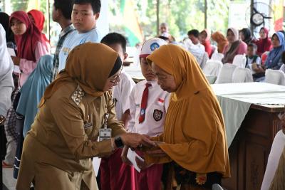 berikan-bantuan-lansia