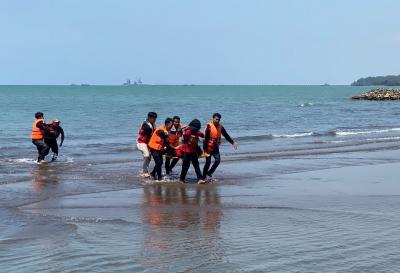 evakuasi-korban-di-laut