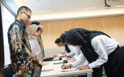 Dukung Pengembangan SDM, PLTU Batang Berikan Beasiswa Mahasiswa Berprestasi