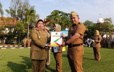 Terima SK Kenaikan Pangkat, ASN Wajib Netral