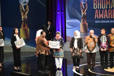 Pj Bupati Batang Raih Bhumandala Award 2024, Bukti Keunggulan Pemanfaatan Informasi Geospasial