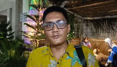 Tanamkan Kesederhanaan, Jemaat Simbolkan Pohon Natal dengan Botol Plastik