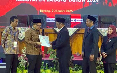 TETAPKAN BUPATI DAN WAKIL BUPATI BATANG