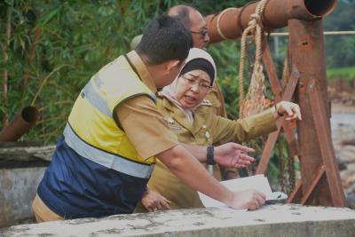 tinjau-progres-jembatan-kali-belo
