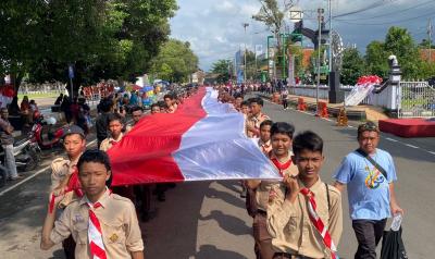 kirab-bendera-merah-putih-sepanjang-250-meter
