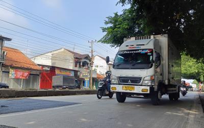 pengendara-harapkan-ruas-pantura-batang-dibeton