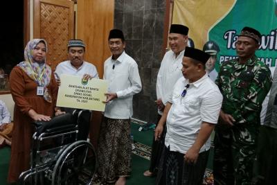 Pemkab Berikan Bantuan Dukungan Industrialisasi Batang dan Bantuan Warga Kurang Mampu