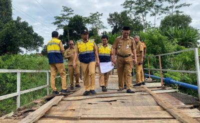 tinjau-jembatan-rusak