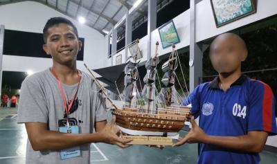 Isi Kegiatan Ramadan, WBP Lapas Batang Buat Kapal Pinisi