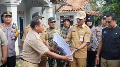 beri-bantuan-korban-puting-beliung