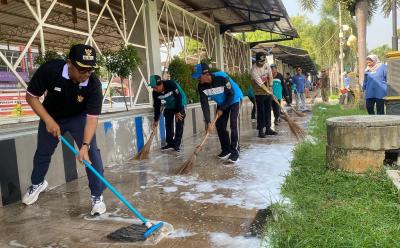 Bersihkan Alun-Alun, Bupati Batang Fokuskan Fasilitas Umum Sesuai Peruntukannya
