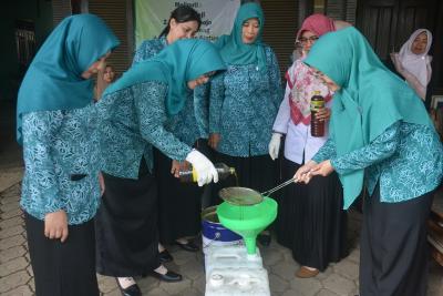 TUANG MINYAK JELANTAH