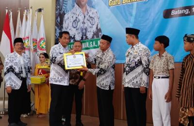 Wabup Suyono Tekankan Moral dan Kompetensi Guru di Konferensi Kerja PGRI Batang