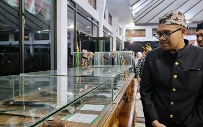 Malam Satu Suro, Tosan Aji Pamerkan Keris Ken Arok