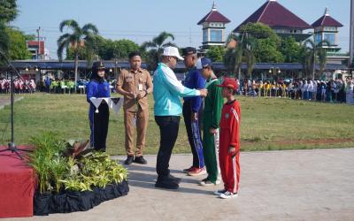 Seragam Gratis di Batang, Anggaran Langsung Dialokasikan ke Sekolah Langsung