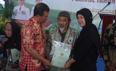 SERAHKAN 1.065 SERTIFIKAT TANAH PETANI