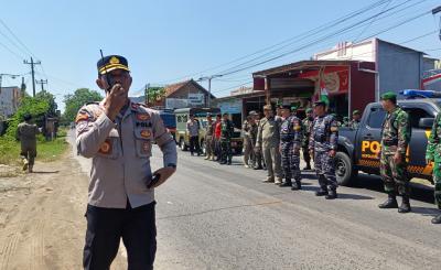 Pastikan Situasi Kondusif, Personel Gabungan Sisir Wilayah Perbatasan